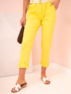 Dámske viskózové nohavice s opaskom a rozšírenými nohavicami tmavo žlté