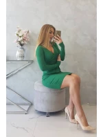 Priliehavé šaty s výrezom pod prsiami zelenej farby Priliehavé šaty s výrezom pod prsiami zelenej farby