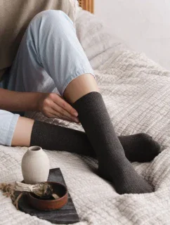 DÁMSKE PONOŽKY S ŤAVOU VLNOU 053