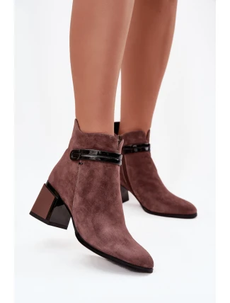 Zamszowe Skórzane Botki Damskie Na Słupku Z Ozdobnym Paskiem Ocieplane D&A CR52-650 Brązowe