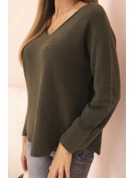 Dámsky viskózový sveter s výstrihom do V tmavej khaki farby
