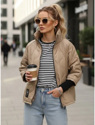 Dámska prešívaná prechodná bunda v ťavej farbe FashionStreet TY5543 Dámska prešívaná prechodná bunda v ťavej farbe FashionStreet TY5543