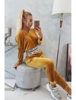 Velúrová súprava s kapucňou v horčicovej farbe