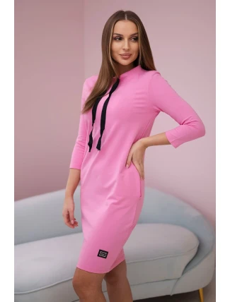 Šaty s viazaným výstrihom ružový