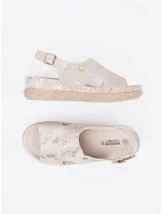 Vynikajúce dámske sandále Taupe na plochom podpätku Vynikajúce dámske sandále Taupe na plochom podpätku