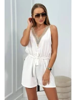 Krátky overal s ozdobnou čipkou v ecru farbe