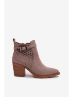 Dámské perforované kotníkové boty na podpatku s perforovaným vzorem a zlatým sponou tmavě béžové Deloriah