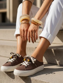 Dámske tenisky na platforme s ozdobnými korálkami hnedej farby ZY1410