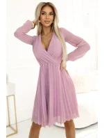 313-16 ISABELLE Poľsko plisované šaty s dlhými rukávmi a výstrihom - púdrovo ružové