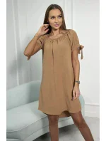 Šaty s viazanými rukávmi v ťavej farbe
