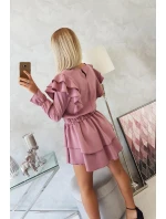 Šaty so zvislými volánmi tmavo ružové