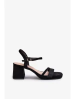 Dámske sandále na vysokom podpätku s lesklým remienkom čierne Tessata