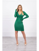 Priliehavé šaty s výrezom pod prsiami zelenej farby