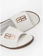 Klasické biele ponožky na plochom podpätku pre ženy Klasické biele ponožky na plochom podpätku pre ženy