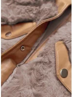 Elegantná vesta z karamelovo-béžovej ekokože a kožušiny (BR9592-48022)