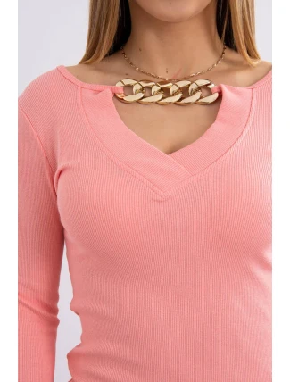 Šaty so zlatou retiazkou marhuľová