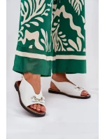 Sandały Na Płaskim Obcasie Z Ozdobą Eko Skóra Białe Tillireta