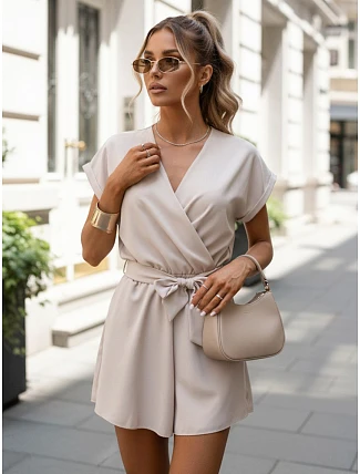 Dámsky letný overal s obálkovým výstrihom béžový FashionStreet EY2641 Dámsky letný overal s obálkovým výstrihom béžový FashionStreet EY2641