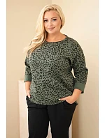 Dámska blúzka vo veľkosti Plus Size s leopardím vzorom a predĺženým zadným dielom v khaki farbe Dámska blúzka vo veľkosti Plus Size s leopardím vzorom a predĺženým zadným dielom v khaki farbe