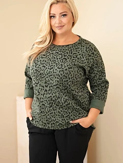 Dámska blúzka vo veľkosti Plus Size s leopardím vzorom a predĺženým zadným dielom v khaki farbe