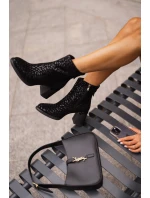 Zamszowe Botki Na Słupku Z Ozdobnym Tłoczeniem D&A CR42-192 Czarne