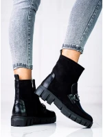 Pohodlné čierne dámske členkové topánky s plochým podpätkom Pohodlné čierne dámske členkové topánky s plochým podpätkom