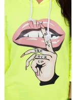 Šaty s dlhším chrbtom a farebnou neónovou potlačou