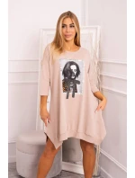 Šaty s potlačou a rozšírenou spodnou časťou béžovej