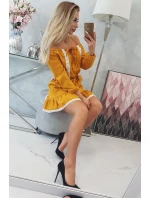 Šaty s otvorenými ramenami a čipkou v horčicovej farbe