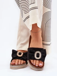 Klapki Damskie Na Platformie Z Kokardką I Ozdobną Broszką Czarne Lenela