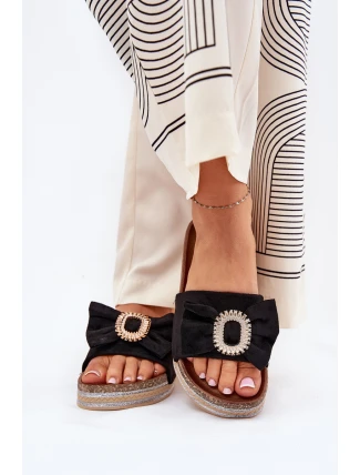 Klapki Damskie Na Platformie Z Kokardką I Ozdobną Broszką Czarne Lenela