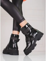Jedinečné čierne dámske členkové topánky s plochým podpätkom Jedinečné čierne dámske členkové topánky s plochým podpätkom