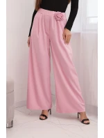 Dámske elegantné nohavice so širokými nohavicami a ozdobným kvetom candy pink