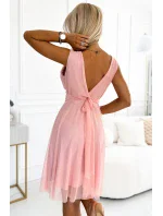 541-2 CELESTINA Elegantné tylové šaty s výstrihom a mašľou - BRUCE PINK 541-2 CELESTINA Elegantné tylové šaty s výstrihom a mašľou - BRUCE PINK