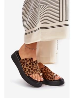 Klapki Damskie Na Platformie I Niskim Koturnie Z Ozdobnym Detalem Panterka Brązowe Saqesse