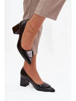 Lakované lodičky na podpatku s ozdobou Černé Isoline