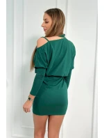 Šaty so zdobením na ramenách tmavo zelené