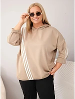 Dámska mikina s kapucňou vo veľkosti plus size a ozdobnými pásikmi z viskózy v kamelovej farbe Dámska mikina s kapucňou vo veľkosti plus size a ozdobnými pásikmi z viskózy v kamelovej farbe
