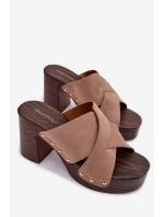 Dámské sandály na podpatku se zlatými přezkami tmavě béžové Nerelle