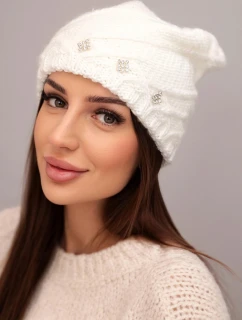 Dámska zimná vlnená čiapka s ozdobnými kryštálmi a pleteným vzorom K396 biela