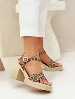 Sandále na podpätku model 210703 Vykročte štýlovo