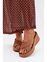 Dámské pantofle na platformě z eko semiše hnědé Calorine