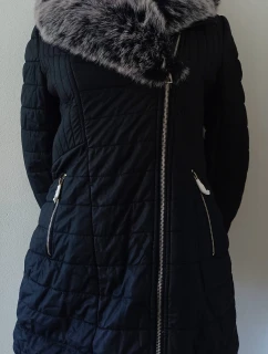 Dámska zimná bunda s kožušinou LD-5520 čierna - Goodlooking