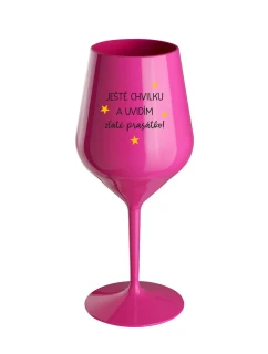 JEŠTĚ CHVILKU A UVIDÍM ZLATÉ PRASÁTKO - růžová nerozbitná sklenice na víno 470 ml