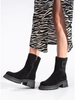 Praktické čierne dámske členkové topánky na plochom podpätku Praktické čierne dámske členkové topánky na plochom podpätku