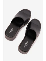 Dámské nazouváky na platformě se zlatými nýty Černé Arionne