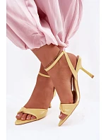 Sandále na podpätku model 226516 Vykročte štýlovo