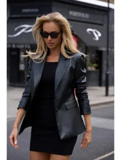 M748 Blejzer z umelej kože - čierny