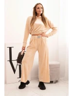 Dámska velúrová súprava so širokými nohavicami a mikinou s kapucňou béžová Dámska velúrová súprava so širokými nohavicami a mikinou s kapucňou béžová