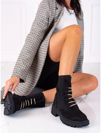 Pohodlné čierne dámske členkové topánky na plochom podpätku Pohodlné čierne dámske členkové topánky na plochom podpätku